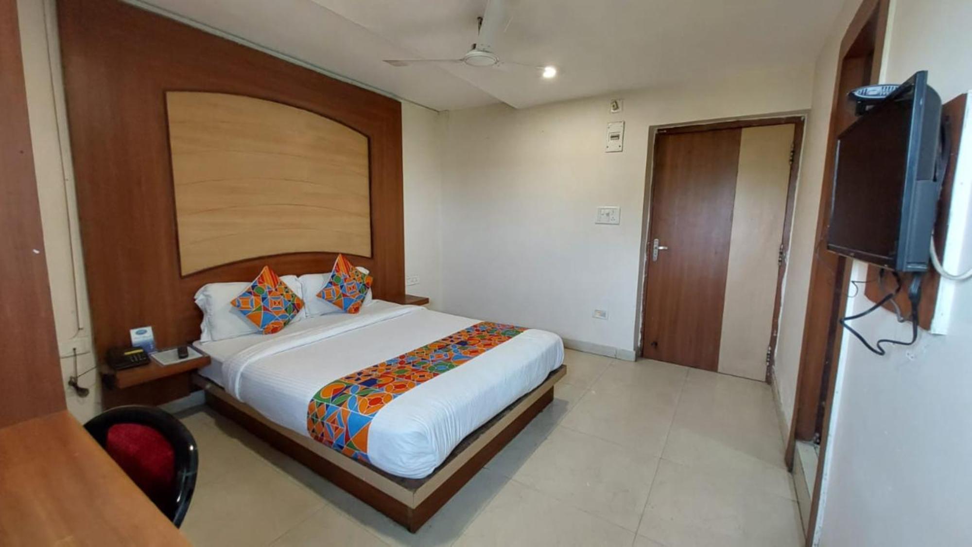 Hotel Park Near Railway Station- Lift Facilities-best Selling & Best Choice Of Travellers By Morservices 3*