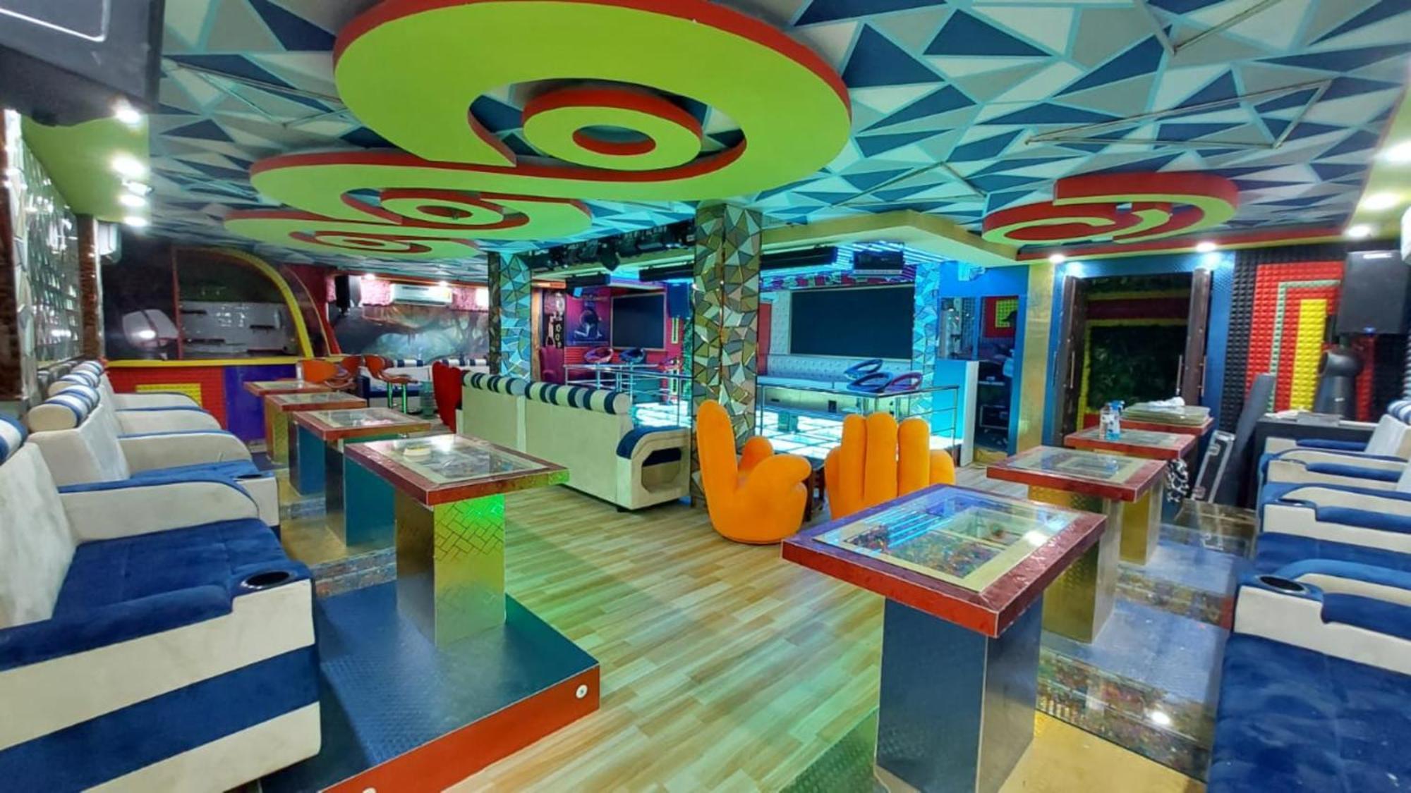 Park Near Railway Station- Lift Facilities-best Selling & Best Choice Of Travellers By Morservices Hotel