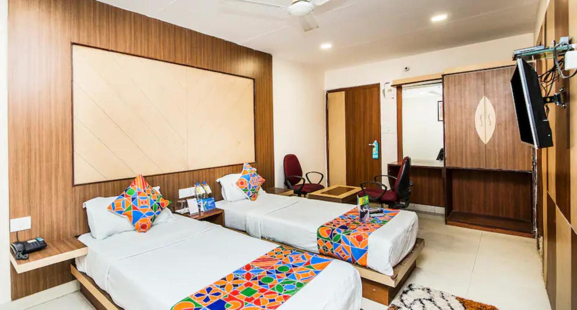 Park Near Railway Station- Lift Facilities-best Selling & Best Choice Of Travellers By Morservices Hotel
